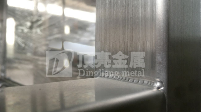 不銹鋼板拉絲和不拉絲有什么區(qū)別？哪一種好？